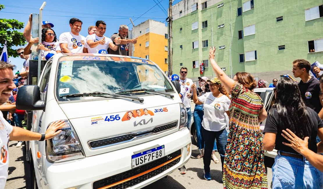 Moradores do Vergel agradecem a JHC por mudanças na moradia durante Caravana da Mudança