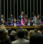 Com pouca representatividade política, mulheres ainda buscam direitos