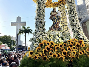 Milhares de pessoas participam da peregrinação de Nossa Senhora do Bom Conselho pelas ruas de Arapiraca
