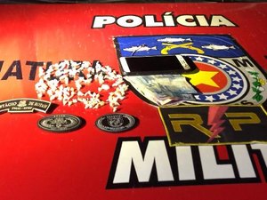 PM apreende 106 pedras de crack em residência no Manoel Teles