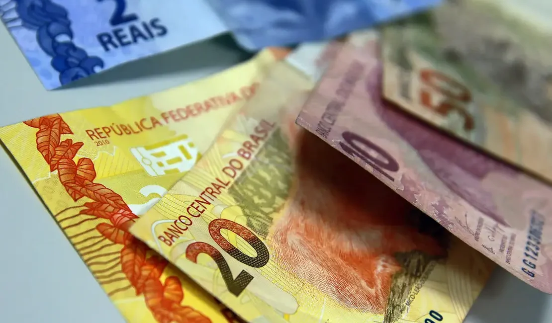 Juros para famílias sobem em agosto e inadimplência chega a 6%