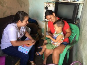 Mais de 800 famílias de Arapiraca são assistidas pelo programa Criança Feliz