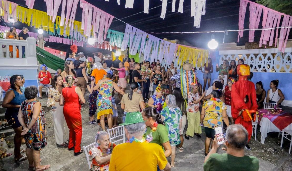 Carnaval da inclusão anima Bloquinho do Lar São José em Penedo