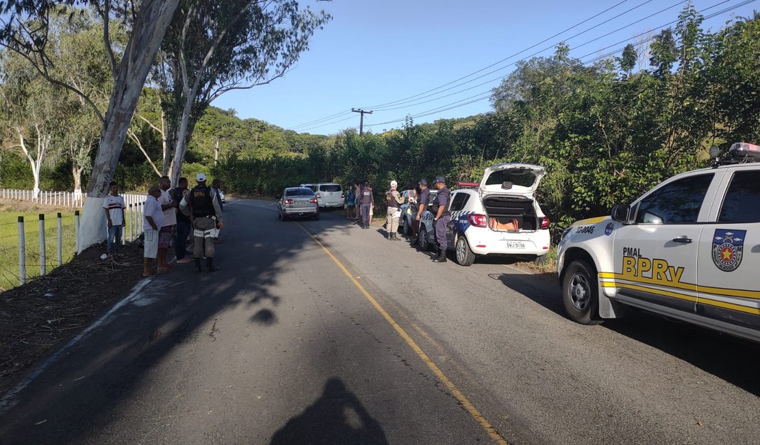 Colisão entre moto e carros deixa feridos no Passo de Camaragibe