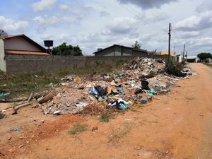 [Vídeo] População utiliza terreno como “lixão a céu aberto” em Arapiraca