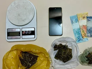 Dois jovens são presos com drogas e arma de fogo em Santana do Ipanema