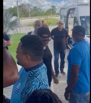 Protesto de funcionários por atraso de salários no CSA termina em tumulto e demissões