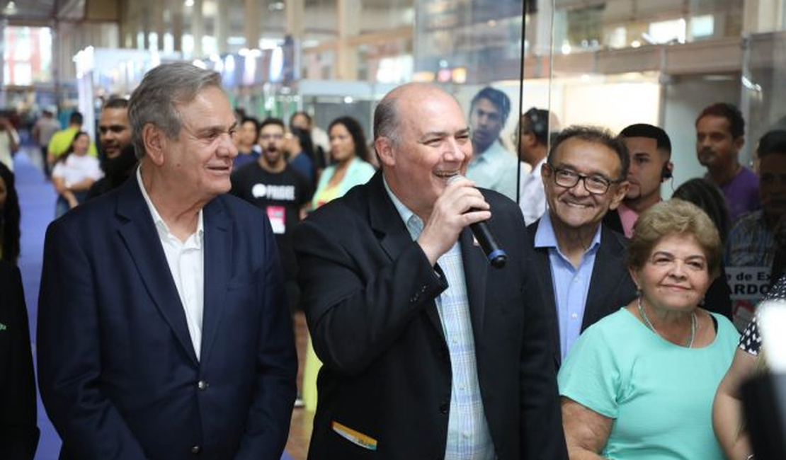 Emoção e alegria marcam cerimônia de abertura da Bienal de Alagoas