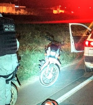 Polícia prende dupla suspeita de roubar motocicletas no Centro de Arapiraca