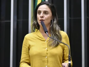 Projeto quer suspender salário de militares da ditadura