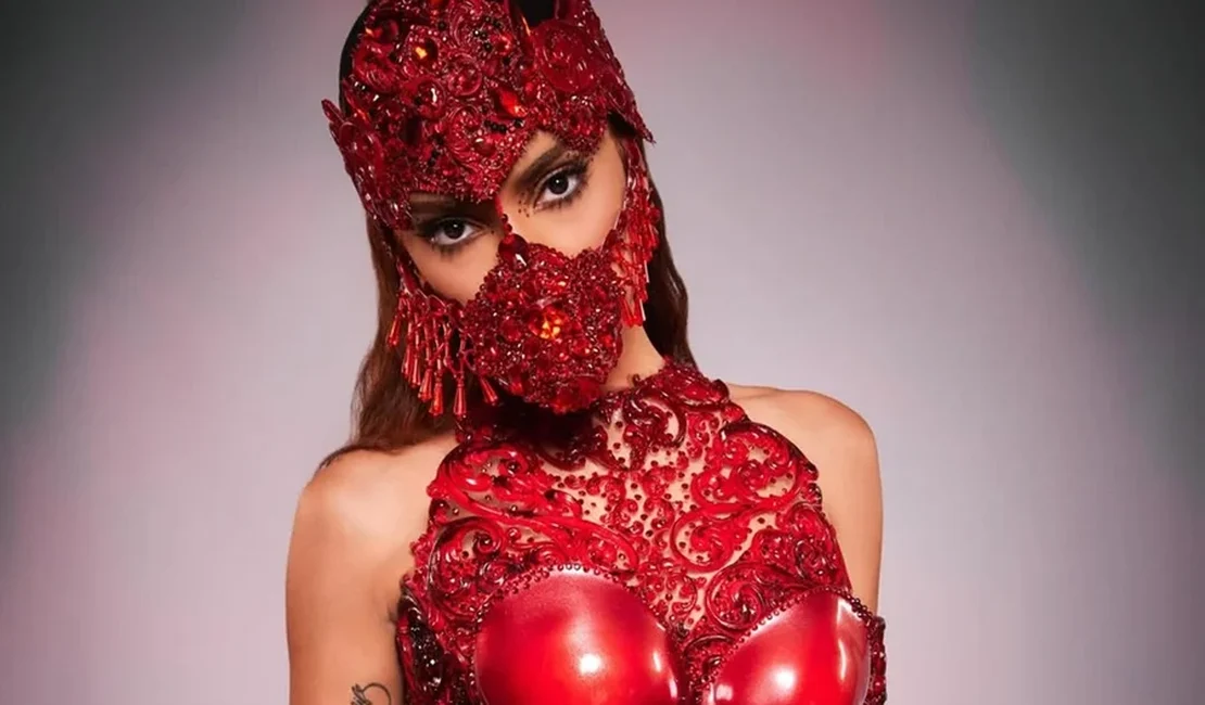 Anitta reage a grupo religioso que foi pregar em show dela