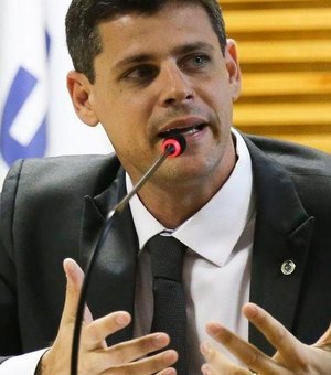 Auxiliares ameaçaram deixar governo se Auxílio Brasil fosse lançado