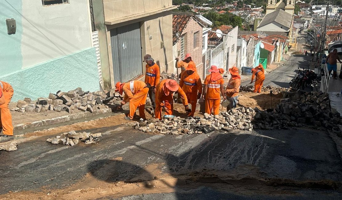 Prefeitura de Palmeira realiza reparos em ruas afetadas por fortes chuvas que atingiram a cidade