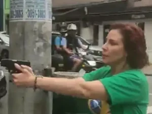 Polícia Federal apreende armas da deputada Carla Zambelli