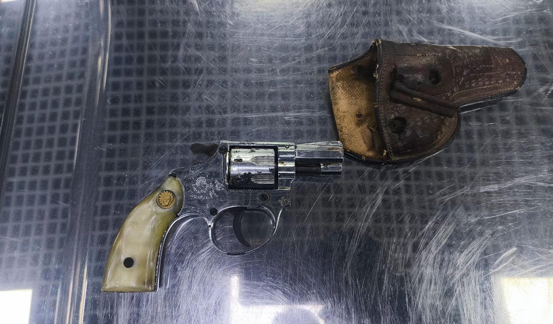 Jovem é flagrado com arma de fogo no aeroporto Zumbi dos Palmares