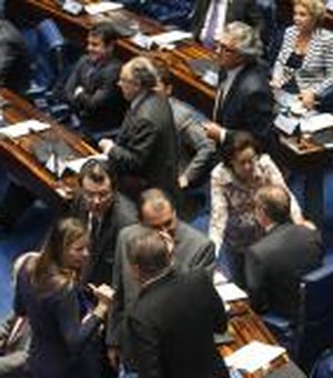 Senado aprova em 1ª turno fim do foro privilegiado para todas as autoridades