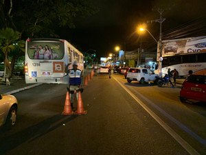 Motoristas são presos durante Operação Lei Seca em Maceió