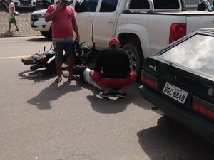 Acidente entre caminhonete e moto é registrado em trecho urbano de Arapiraca