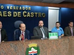 Comissão discute contratos de secretarias com empresa