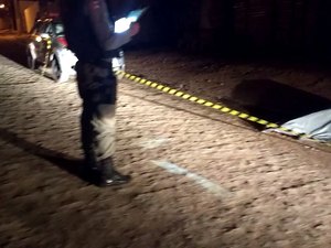 [Vídeo] Homem é executado a tiros quando voltava para casa