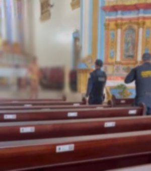 Jovem em surto invade igreja nu e mobiliza a Guarda Municipal no município de Pilar