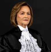 Ministra Marluce Caldas é homenageada com nome em comenda pela ABMCJ-AL
