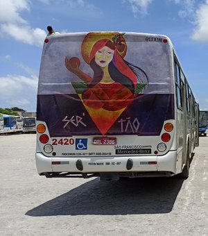 Obras de artistas alagoanas estampam ônibus de Maceió