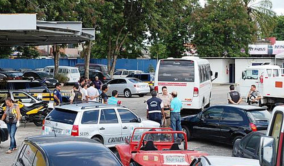 Militar é morto com tiro na testa dentro de micro-ônibus em Satuba