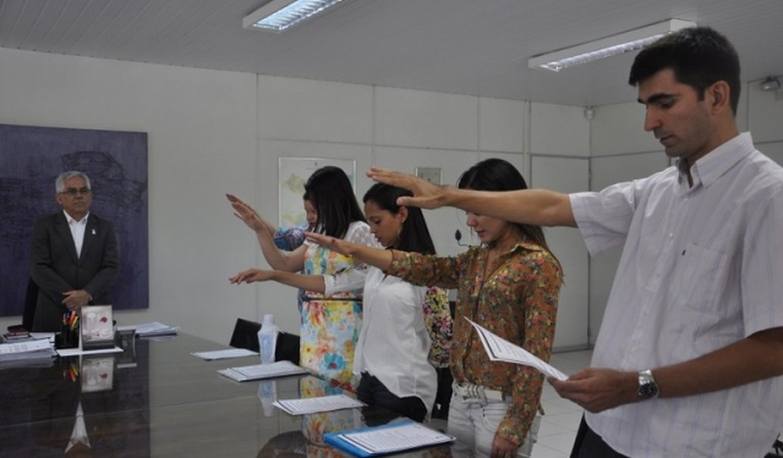 Cinco servidores são empossados na Ufal