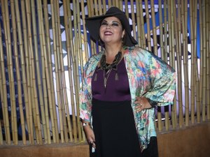 Carro de atriz da Rede Globo é atingido por tiros em Niterói