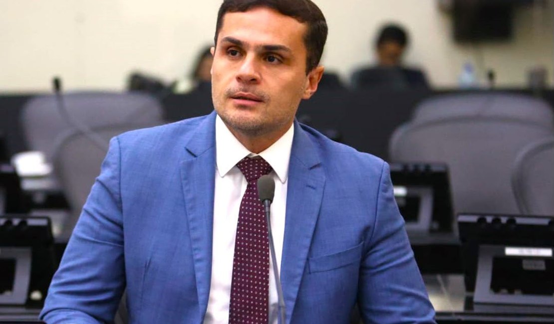 Projeto de Alexandre Ayres quer barrar publicidade de bets em espaços públicos de AL