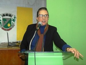 Professora Graça espera providência divina para resolver greve dos professores 
