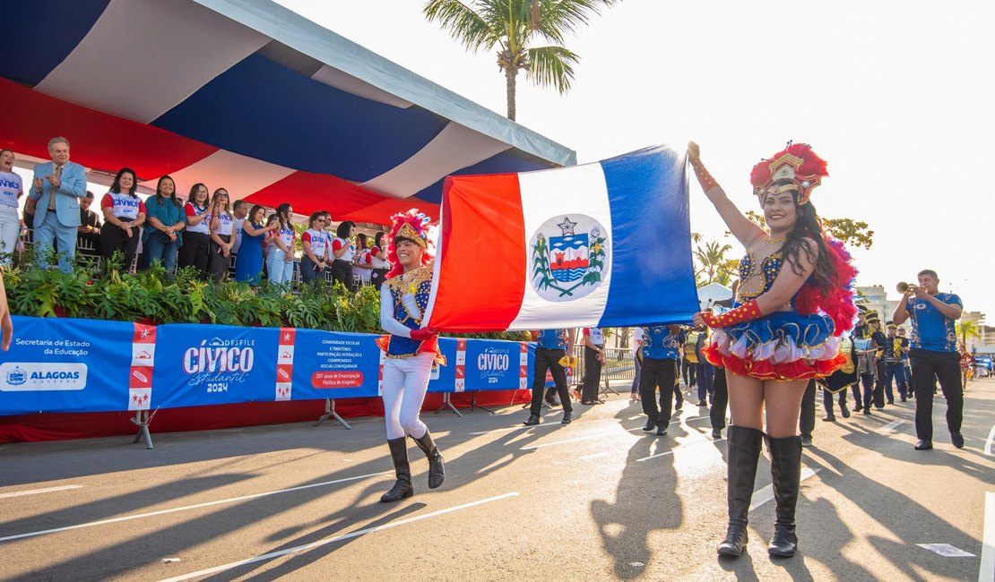 Desfile Cívico Estudantil celebra 208 anos de Alagoas e homenageia Nise da Silveira