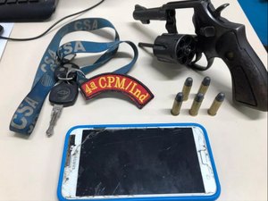 Dupla é presa em flagrante com arma e munições em Cajueiro