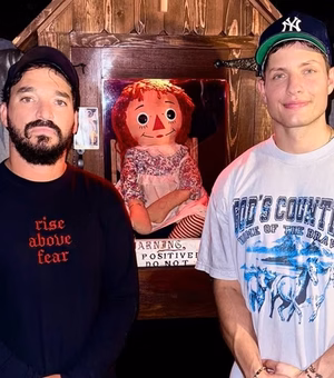 Conheça os novos donos da casa da boneca Annabelle, nos Estados Unidos