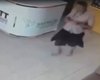 Vídeo mostra momento em que homem tenta incendiar SMTT em São Miguel