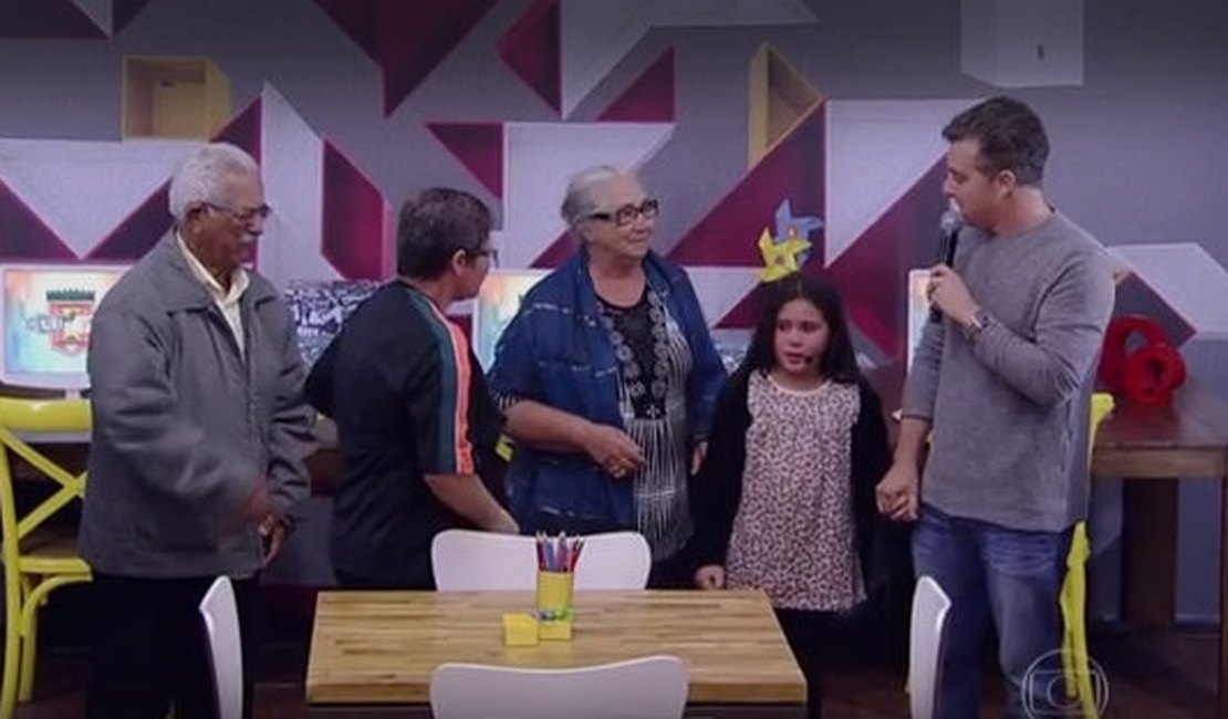 Do Sertão de Alagoas, pequena Mell ganha biblioteca no programa do Huck