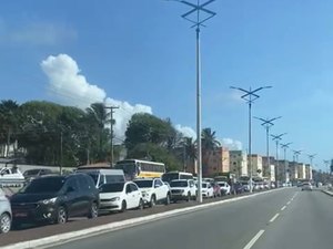 [Vídeo] Obra deixa Avenida Gustavo Paiva congestionada