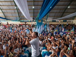 Renan Filho anuncia construção de 80 Clínicas da Família em agenda no Benedito Bentes
