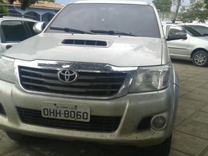 Roubada em Penedo, Hilux é encontrada em lava a jato da Feira do Troca