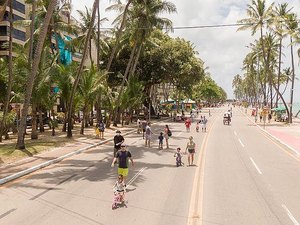 Rua Aberta da Ponta Verde funciona no feriado de Nossa Senhora Aparecida