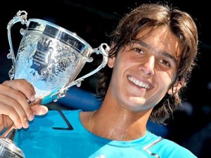 Campeão juvenil do Australian Open, brasileiro se aposenta aos 21 anos