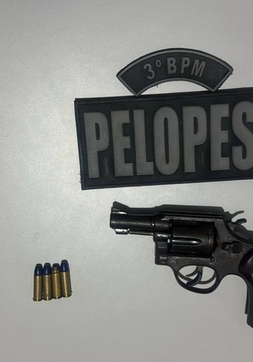 Jovem é preso após polícia apreender revólver e motocicleta em Arapiraca