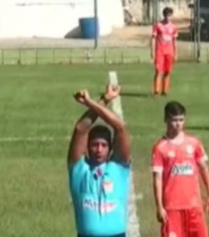 Árbitro é vítima de racismo e deixa partida para prestar queixa na delegacia