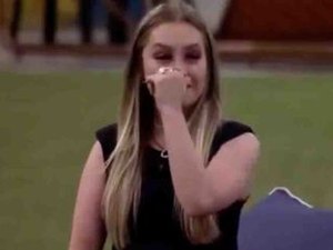 BBB21: Carla Diaz chora ao falar sobre luta contra câncer