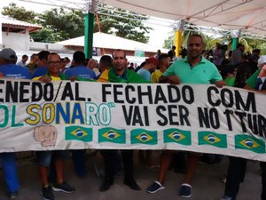 [Vídeo] Caravana de apoiadores de Bolsonaro sai de Penedo para receber o presidente em Maceió