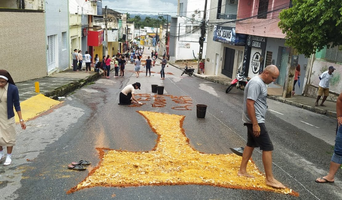 Palmeira dos Índios realiza tradicional procissão de Corpus Christ