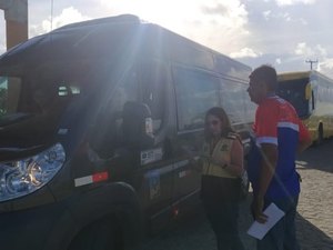 Operação fiscaliza veículos de turismo na capital