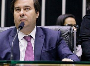 Maia quer obrigar governo a dar mais transparência aos dados da Covid-19