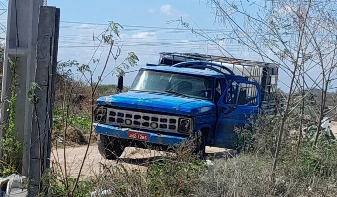 Homem é preso desviando água e vendendo em carro-pipa para famílias em Dois Riachos